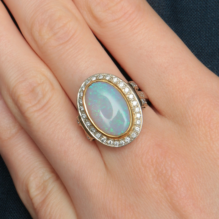 Prendre soin d'une opale sur un bijou vintage