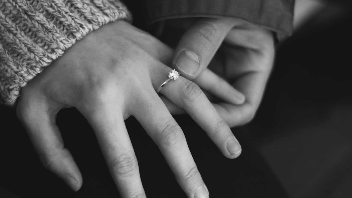 6 conseils pour lui offrir la bague de fiançailles de ses rêves