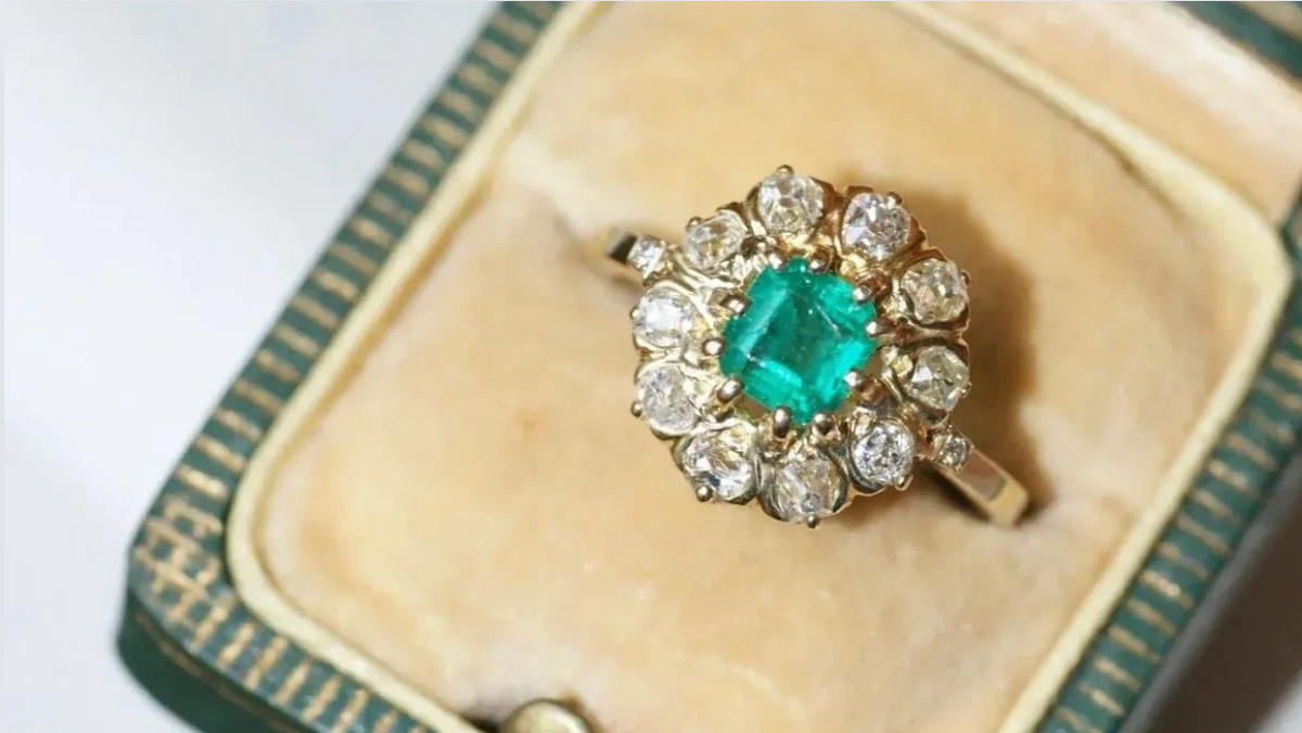 Broche Vintage Couleur Or Avec Cristaux, Diamants Et émeraudes - Bijou Ancien De 1951 En Parfait état