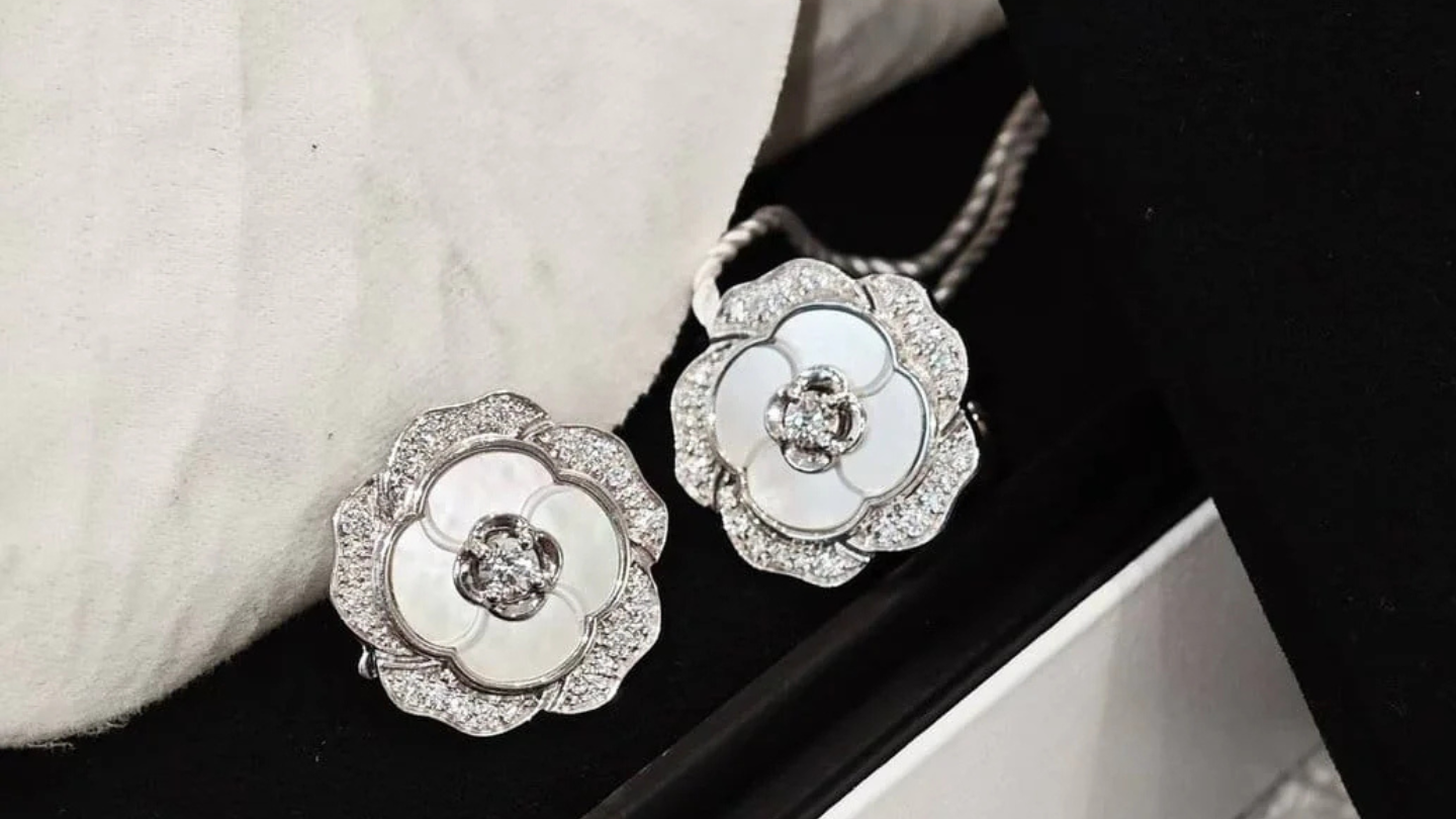 Le camélia, fleur iconique de Chanel