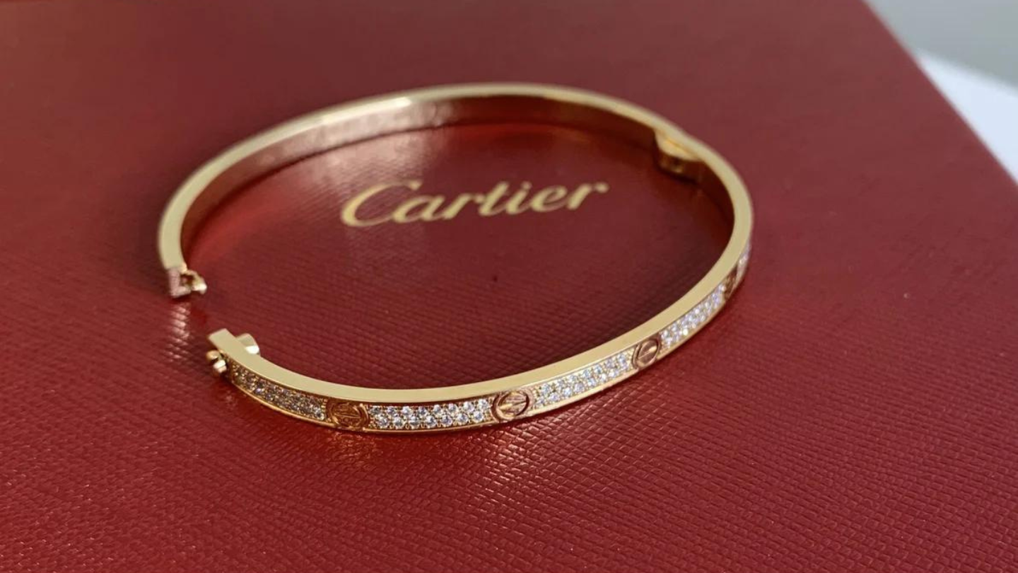Le bracelet Love de chez Cartier toujours en vogue