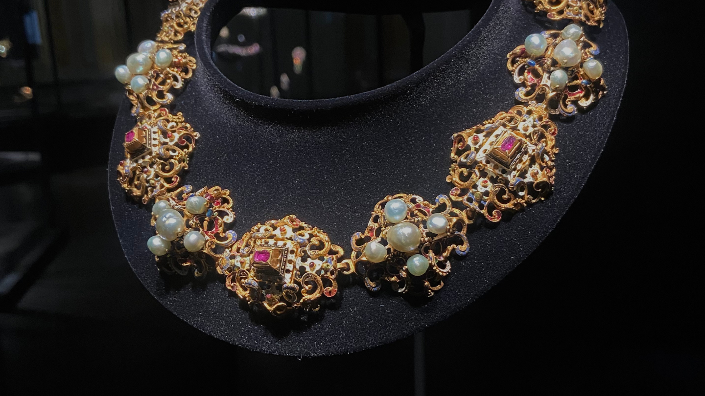 L'exposition Divins Joyaux : une collection de bijoux historiques