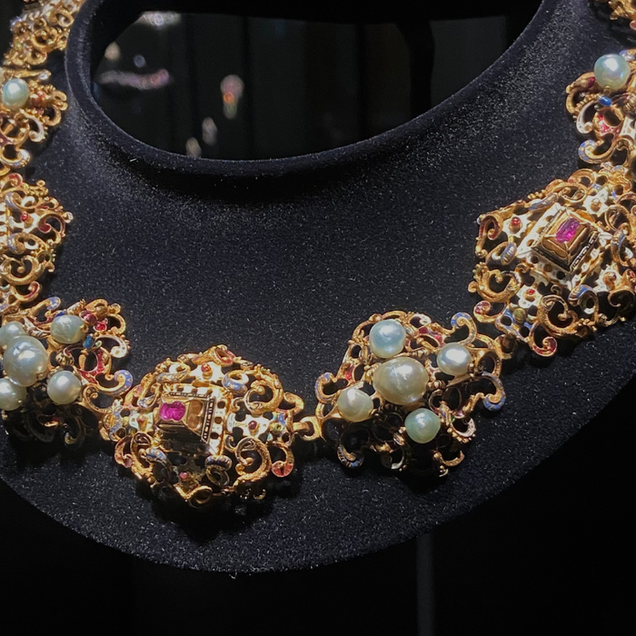 L'exposition Divins Joyaux : une collection de bijoux historiques