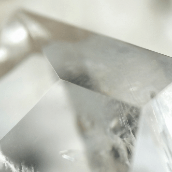 Un bijou d'occasion en cristal... de roche ou verre de cristal ?