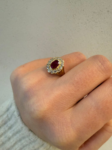 Bague 53 Bague vintage en or jaune 18K, rubis birman et diamants 58 Facettes