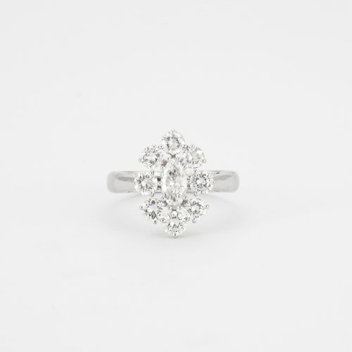 Bague Bague en or blanc, diamant navette et brillants 58 Facettes