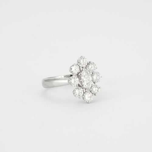 Bague Bague en or blanc, diamant navette et brillants 58 Facettes