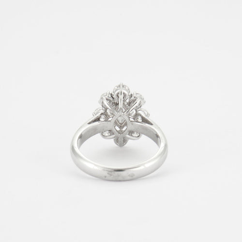 Bague Bague en or blanc, diamant navette et brillants 58 Facettes