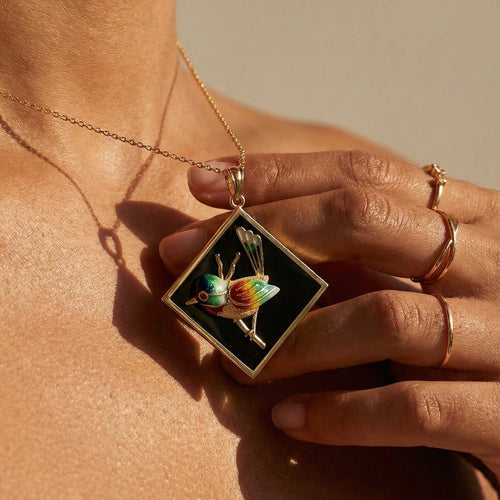 Pendentif Pendentif - Or jaune 18 carats, onyx et oiseau émaillé 58 Facettes 1909