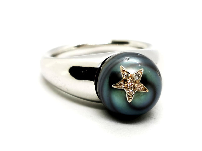 Bague 51 Bague en or blanc 18 carats avec perle de Tahiti et diamants 58 Facettes 1292003CN