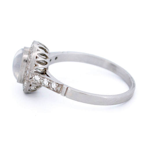 Bague 55.5 Bague entourage en platine avec pierre de lune et diamants 58 Facettes F34CC5ECF12042E8A56E179EA430E6B2