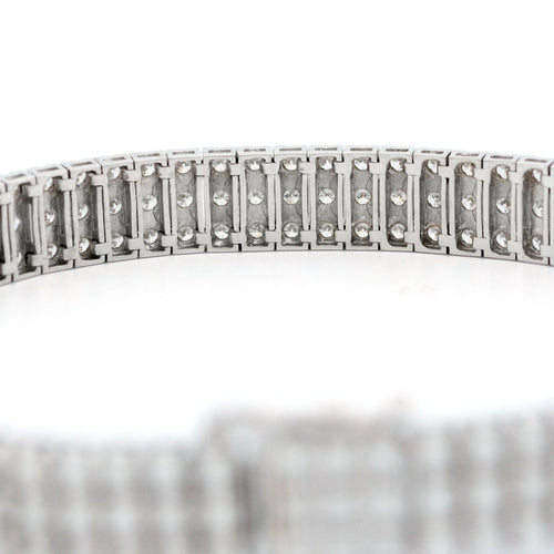 Bracelet Bracelet tennis 3 rangs en or blanc 18 k et diamants 58 Facettes 37FB18ED72D7485AA987B388195C049E