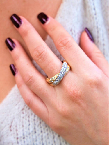 Bague 68 Bague alliance en anneaux croisés en or jaune et blanc avec diamants 58 Facettes 1599635CN