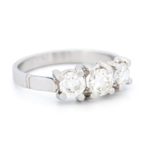 Bague 53 Bague trilogie en or 18 carats avec diamants taille ancienne 58 Facettes 0472804AB5EE4A159037190DC21CD41A