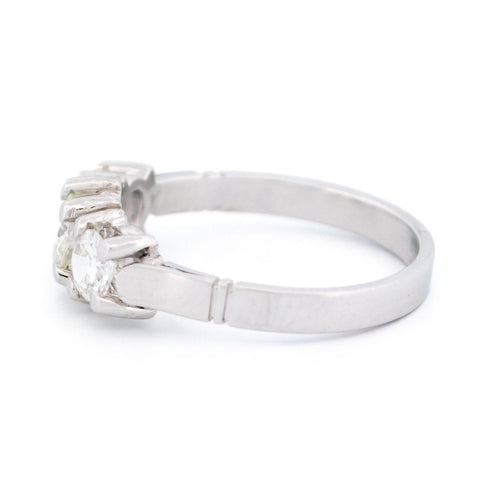 Bague 53 Bague trilogie en or 18 carats avec diamants taille ancienne 58 Facettes 0472804AB5EE4A159037190DC21CD41A