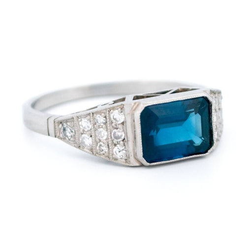 Bague 56.5 Bague est-ouest en platine avec saphir et diamants 58 Facettes DC980BDCB92743358BD35D7D4B8836CD