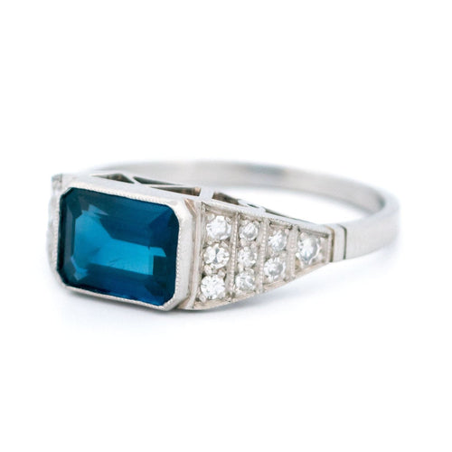 Bague 56.5 Bague est-ouest en platine avec saphir et diamants 58 Facettes DC980BDCB92743358BD35D7D4B8836CD