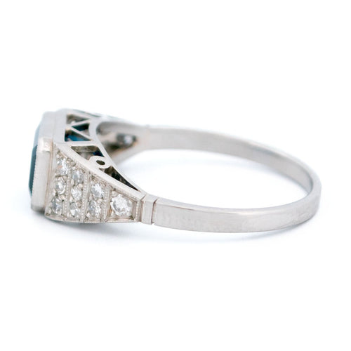 Bague 56.5 Bague est-ouest en platine avec saphir et diamants 58 Facettes DC980BDCB92743358BD35D7D4B8836CD