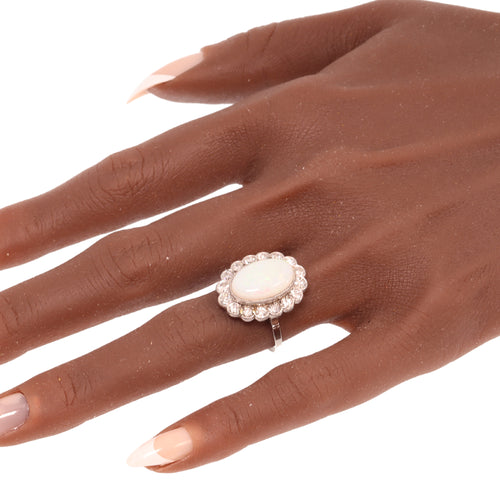 17226-0017.p01_Classic Elegance  The Timeless Appeal of a Vintage 1950s Opal Ring-en.jpg
