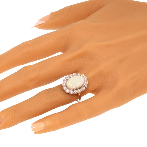 17226-0017.p02_Classic Elegance  The Timeless Appeal of a Vintage 1950s Opal Ring-en.jpg