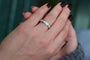 Bague 56 Alliance américaine - Bague en platine sertie de diamants 58 Facettes 1816558CN