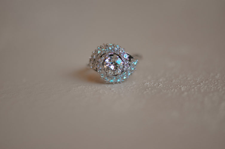 Bague 51 Art déco - Bague en or blanc 18K avec diamants 58 Facettes