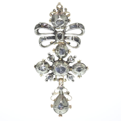 Pendentif Pendentif croix baroque ancien en or jaune 18K et diamants 58 Facettes 19127-0067