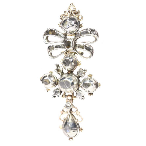 Pendentif Pendentif croix baroque ancien en or jaune 18K et diamants 58 Facettes 19127-0067