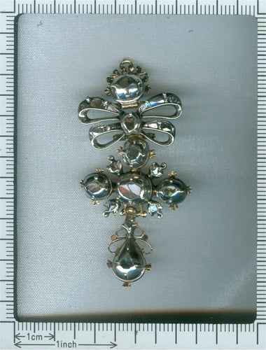 Pendentif Pendentif croix baroque ancien en or jaune 18K et diamants 58 Facettes 19127-0067