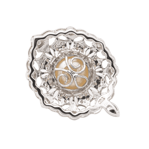 Pendentif Pendentif vintage en or blanc avec perle et diamants 58 Facettes 1931141CN