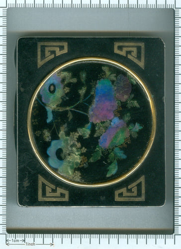 Montre Drame déco : l'étui à cigarettes de 1928 qui murmure les secrets de MacArthur 58 Facettes 19336-0154