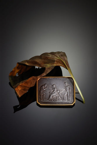 Broche Broche antique en or et plaqué or Vénus, Mars et Vulcain de Thorvaldsen 58 Facettes 19352-0081