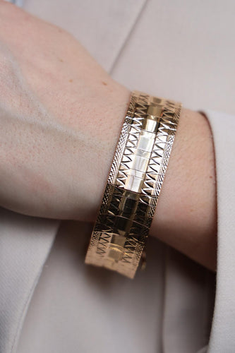 Bracelet Bracelet manchette en or jaune 18 carats texturé 58 Facettes 1962897CN