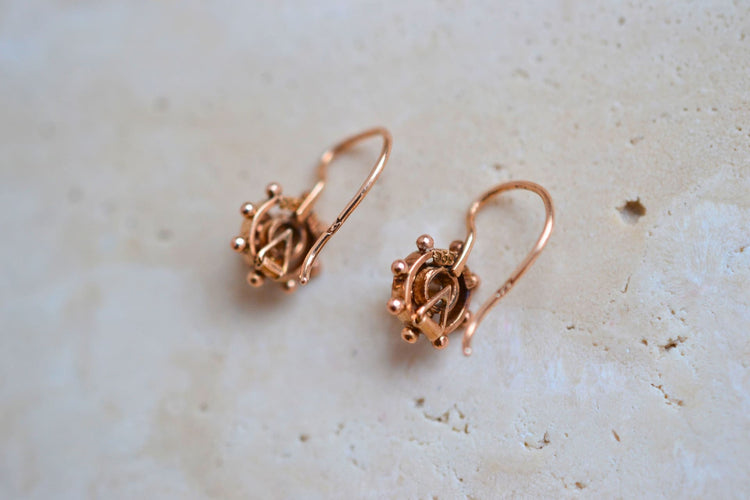 Boucles d'oreilles Collection Crush - Dormeuses décor gouvernail en or jaune 14 carats et perles 58 Facettes 3106