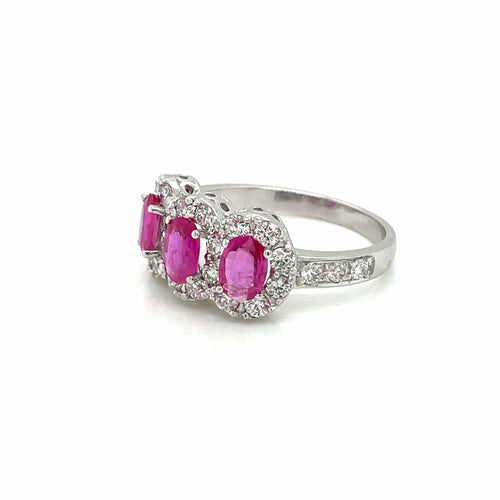 Bague Bague trois pierres rubis et diamants en or 18k 58 Facettes