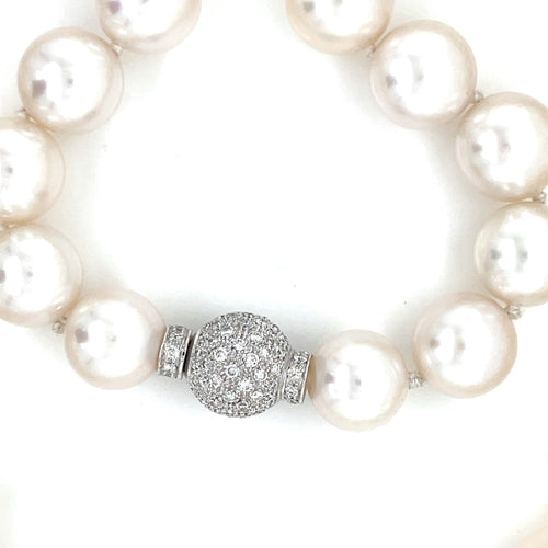 Collier Collier en perles blanches d’Australie et diamants 58 Facettes