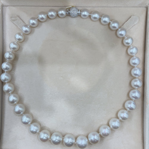 Collier Collier en perles blanches d’Australie et diamants 58 Facettes