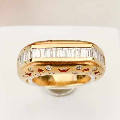 Bague 55 Bague en or jaune 750 avec diamants baguette et brillants 58 Facettes 2668