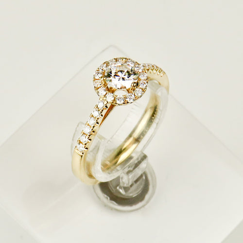 Bague 52.5 Bague halo en or jaune 18 carats avec diamants brillants 58 Facettes 2952