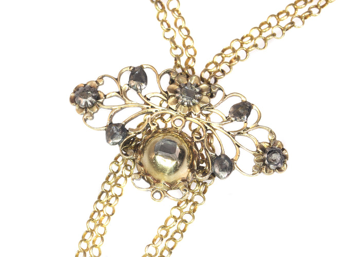 20240-0285.p08_Divine Radiance  1730s Gold Cross Pendant-en.jpg