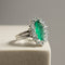 Bague 52.5 Bague en or blanc 14 carats avec émeraude et diamants 58 Facettes 2977