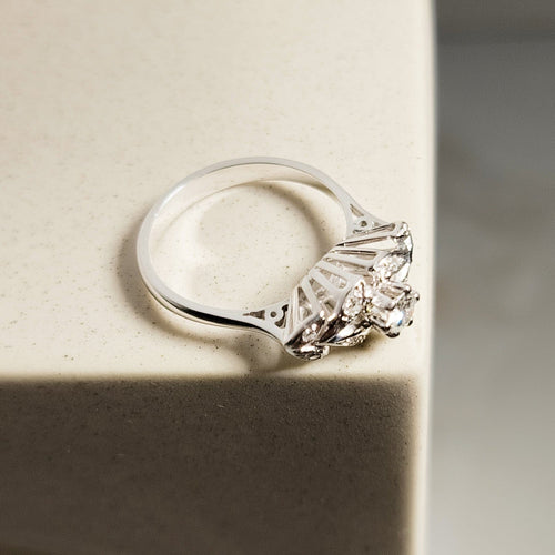 Bague 55 Bague vintage en or blanc 18 carats avec 9 diamants 58 Facettes 2680