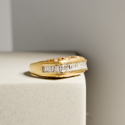 Bague 55 Bague en or jaune 750 avec diamants baguette et brillants 58 Facettes 2668