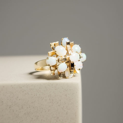 Bague 58.5 Bague en or jaune 14 carats avec 9 opales cabochon 58 Facettes 2992