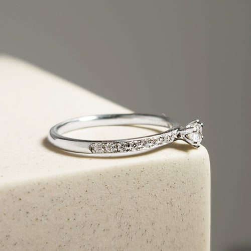 Bague 52.5 Bague halo en platine 950 avec diamants taille brillant 58 Facettes 2821