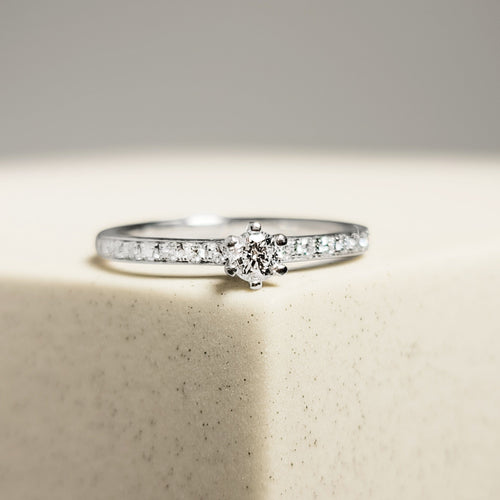 Bague 52.5 Bague halo en platine 950 avec diamants taille brillant 58 Facettes 2821