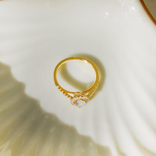 Bague 52.5 Bague halo en or jaune 18 carats avec diamants 58 Facettes 2952