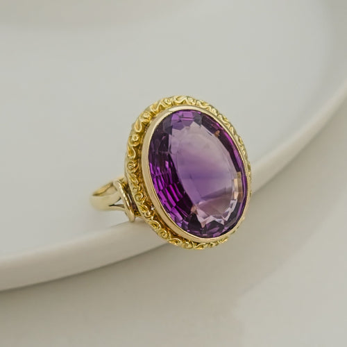 Bague 67 Bague vintage en or jaune 14K avec améthyste ovale 58 Facettes 3135