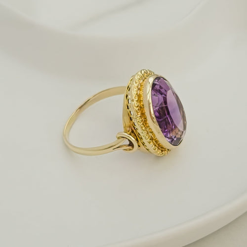 Bague 67 Bague vintage en or jaune 14K avec améthyste ovale 58 Facettes 3135