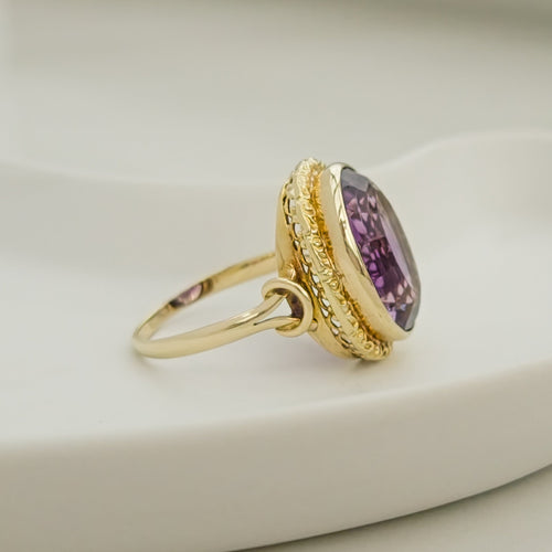 Bague 67 Bague vintage en or jaune 14K avec améthyste ovale 58 Facettes 3135